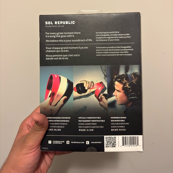 Sol Republic Tracks V8 Wired Headphones New in Box - Picture 2 of 4